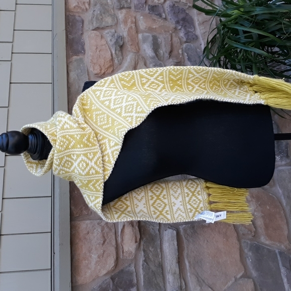 NWT OLD NAVY KNIT SCARF - Picture 2 of 9